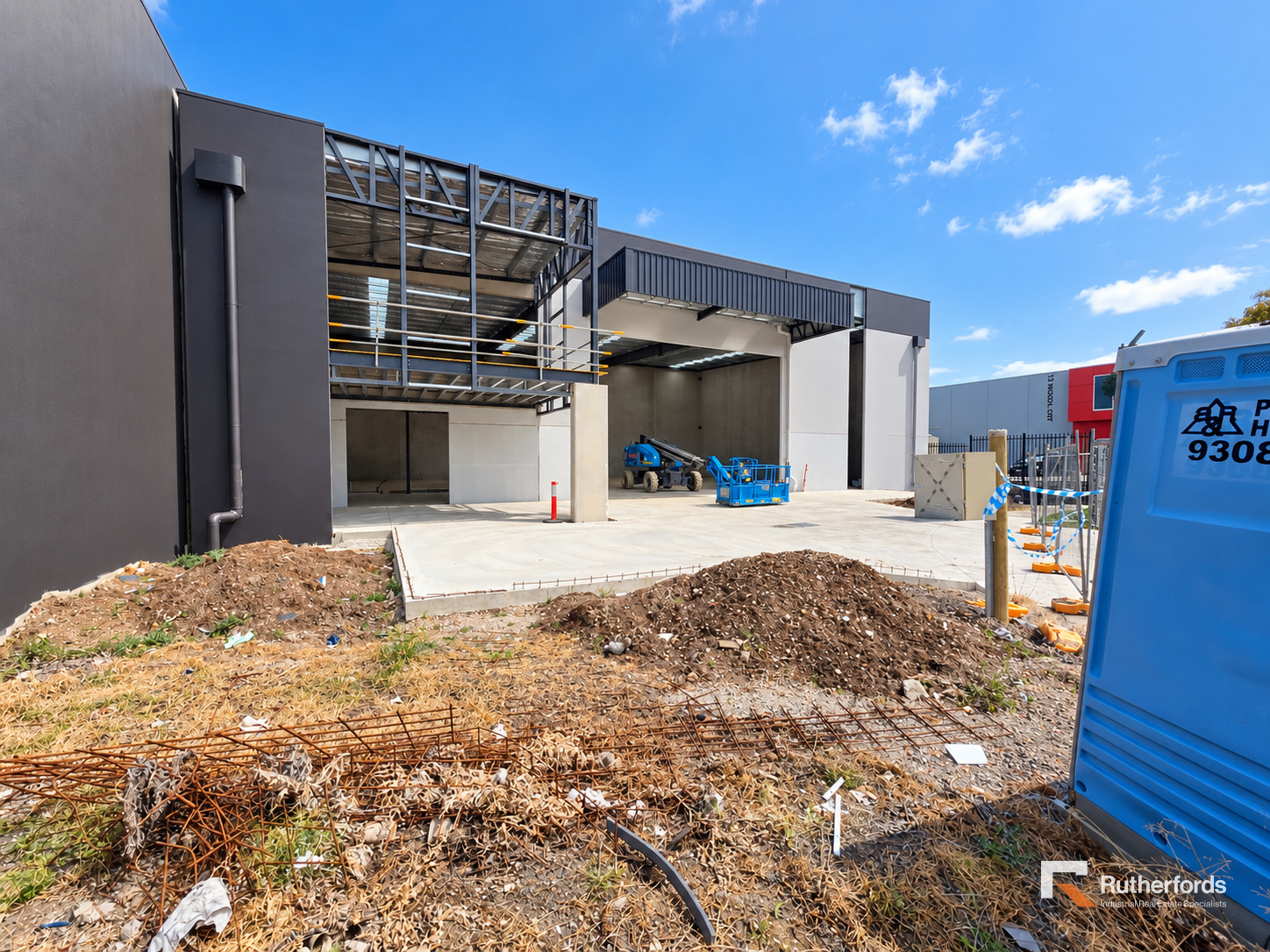 PREMIUM STANDALONE INDUSTRIAL FACILITY  STRIKING DESIGN & EXCEPTIONAL ACCESS