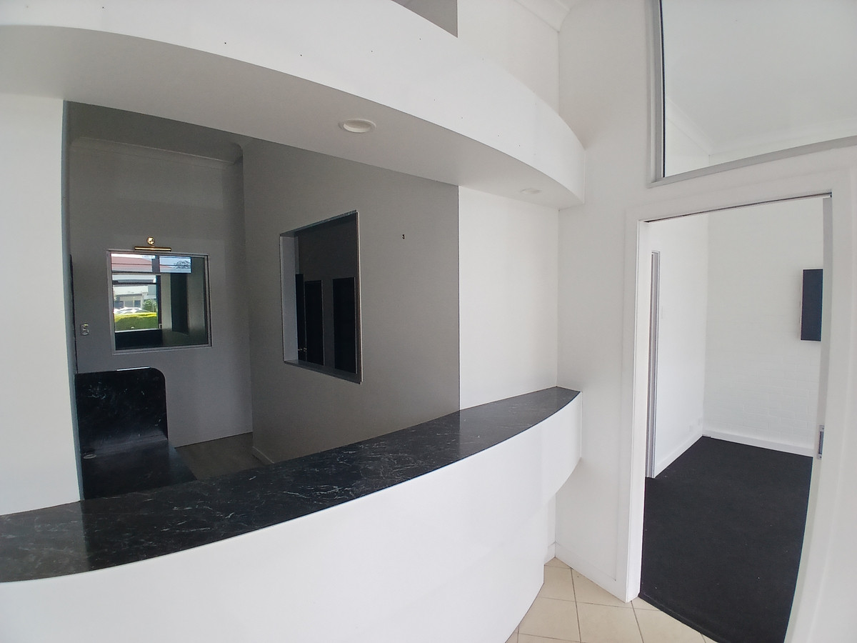 Prime 72sqm of Retail/Medical/Office Directly Opposite Kenmore Village Shopping Centre