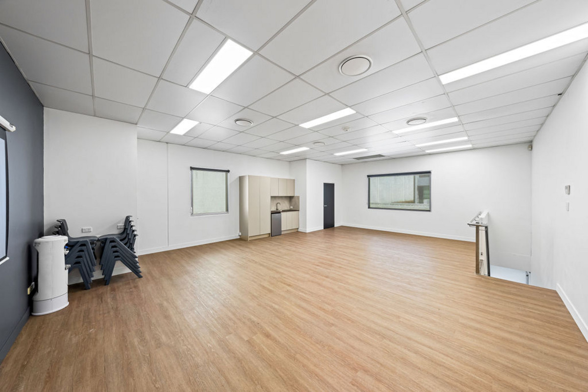 100% Leased Investment. 460sqm* of Warehouse/Office/ Showroom Space. 6 exclusive car spaces.