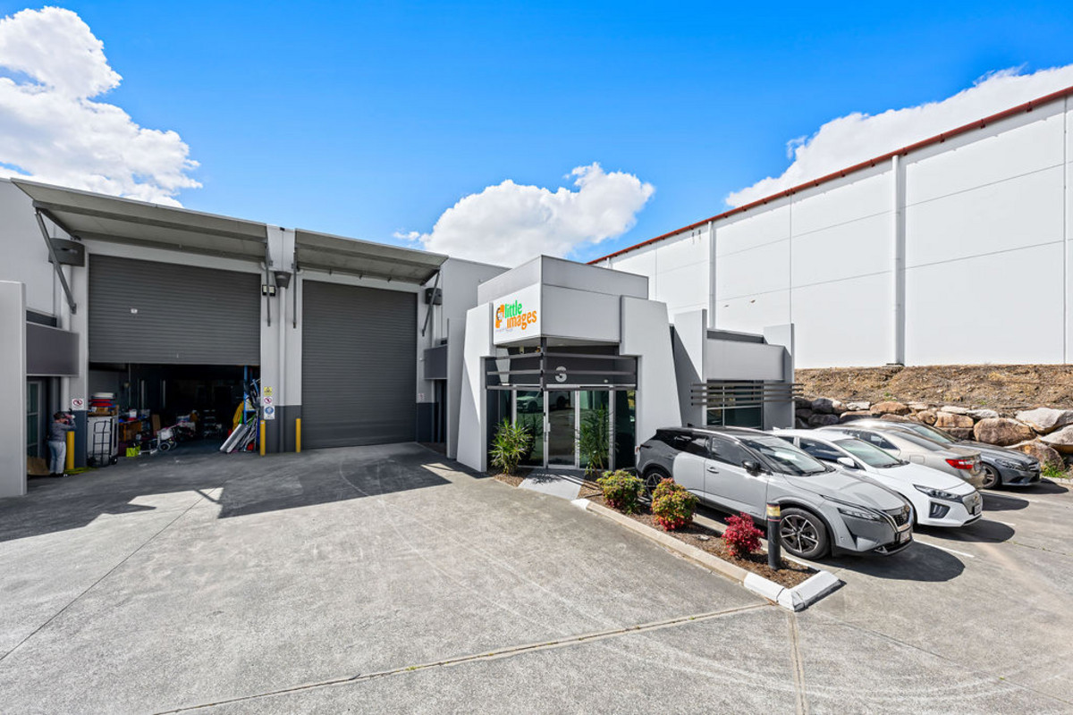 100% Leased Investment. 460sqm* of Warehouse/Office/ Showroom Space. 6 exclusive car spaces.