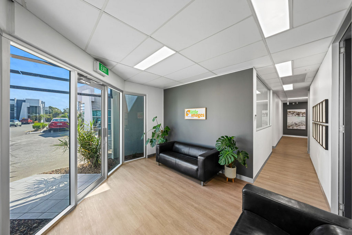 100% Leased Investment. 460sqm* of Warehouse/Office/ Showroom Space. 6 exclusive car spaces.