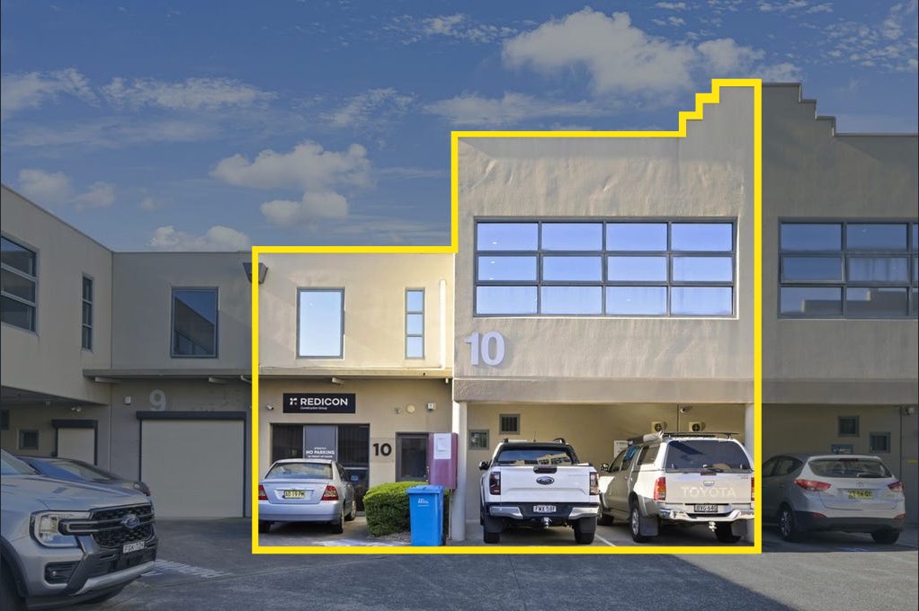 LAST MILE OFFICE WITH WAREHOUSE / SHOWROOM AND PARKING
