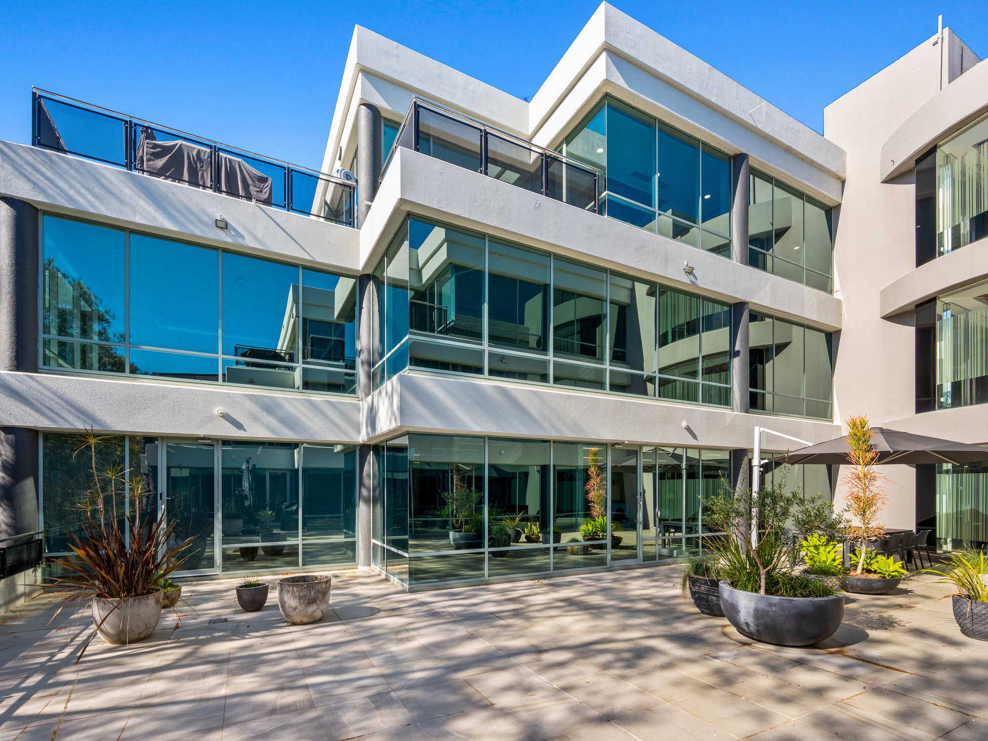 Set & Forget Investment | Global Tenant | Net Lease + 6 Car Spaces