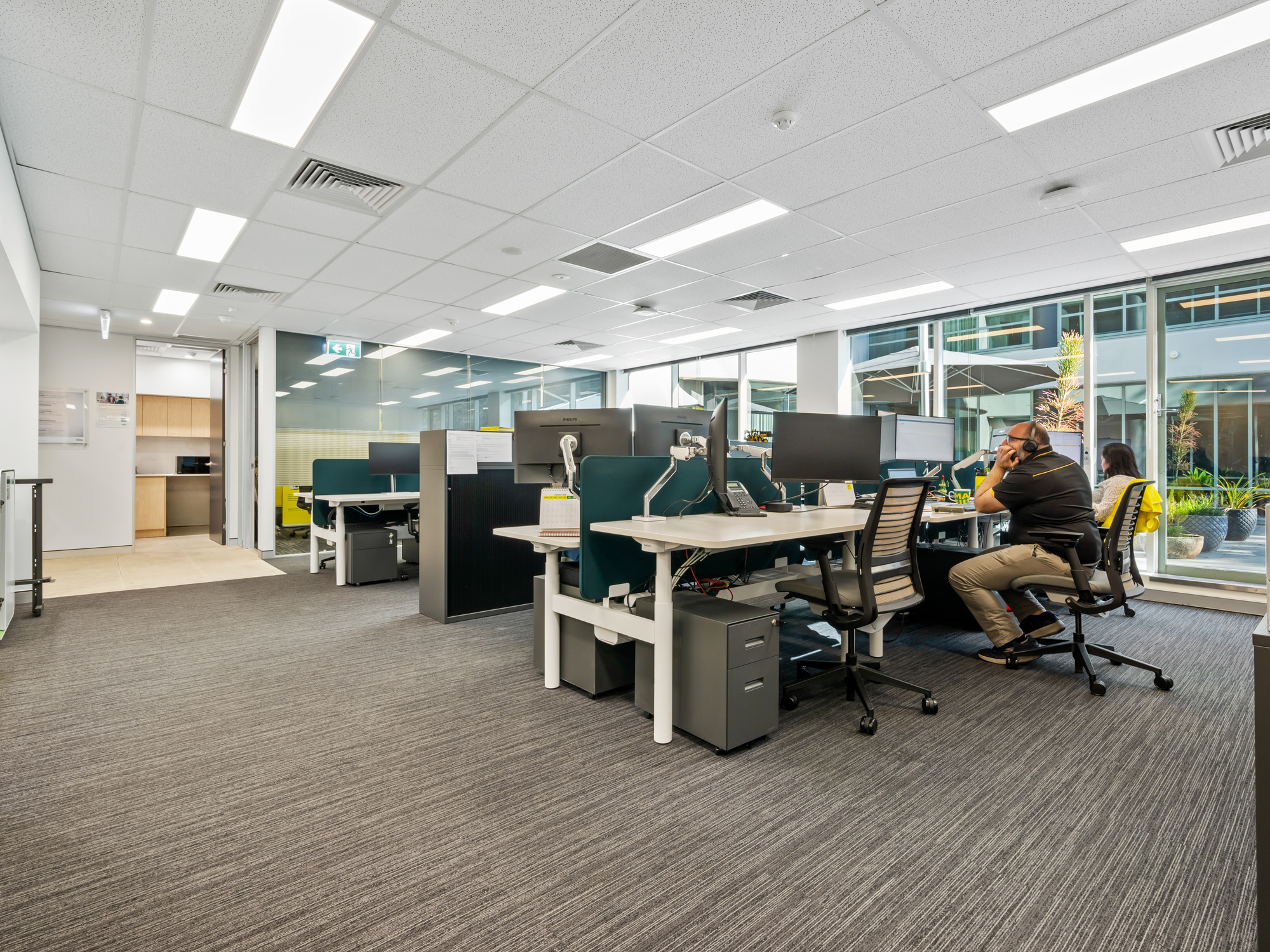 Set & Forget Investment | Global Tenant | Net Lease + 6 Car Spaces
