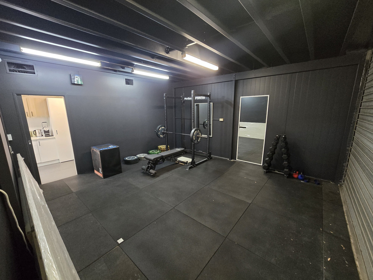 VERSATILE WAREHOUSE/OFFICE
