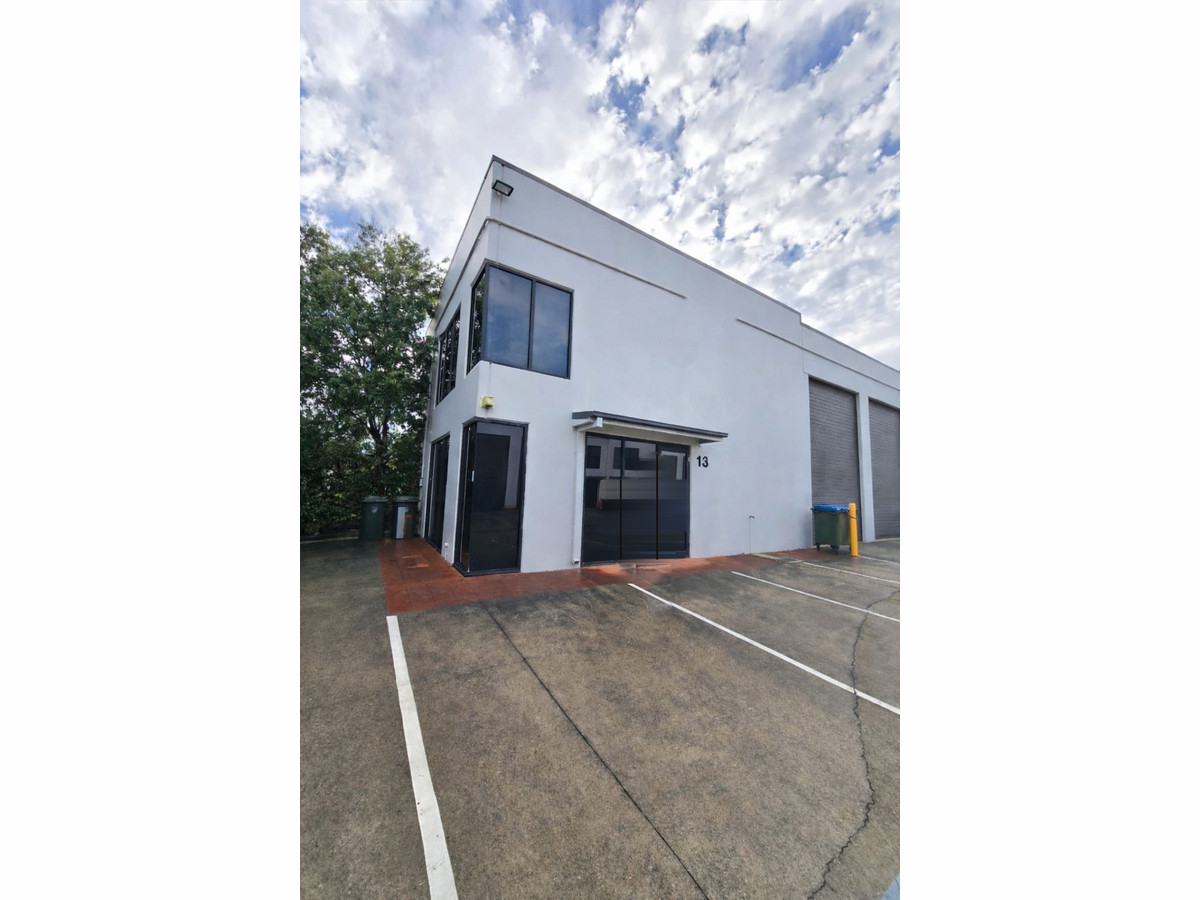 VERSATILE WAREHOUSE/OFFICE