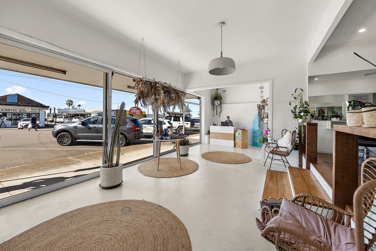 Lakeside investment with diversified income & development upside