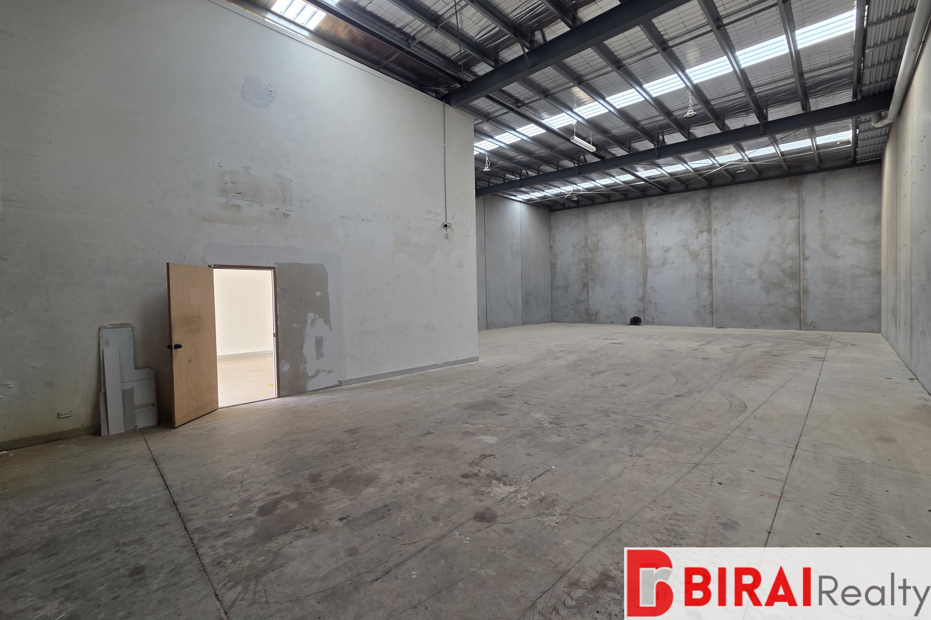 FOR LEASE | WAREHOUSE IN RAVENHALL 326M2*