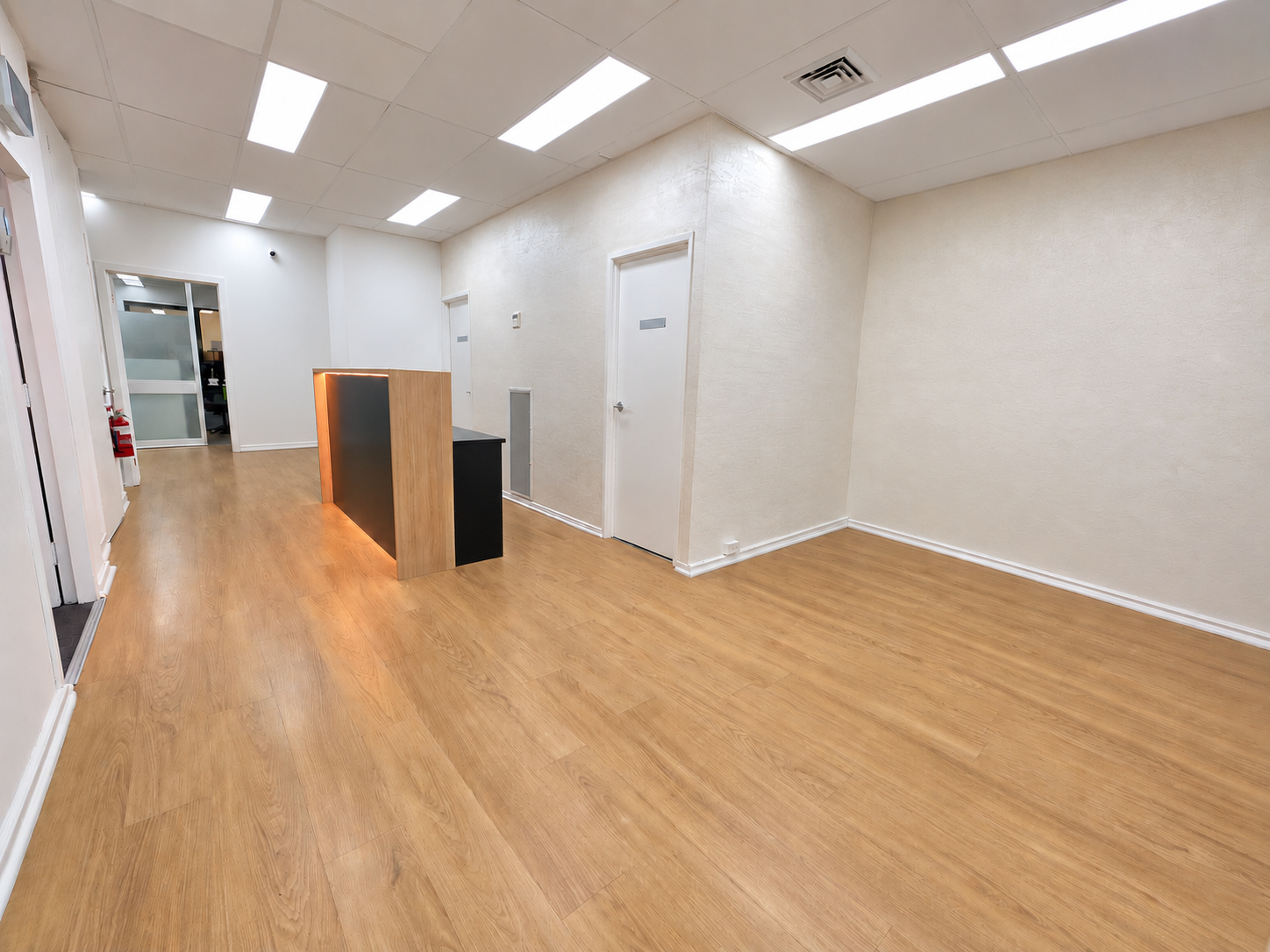 BEACHSIDE MAIN STREET  FIRST LEVEL - STREET FRONT OFFICE SPACES FOR LEASE