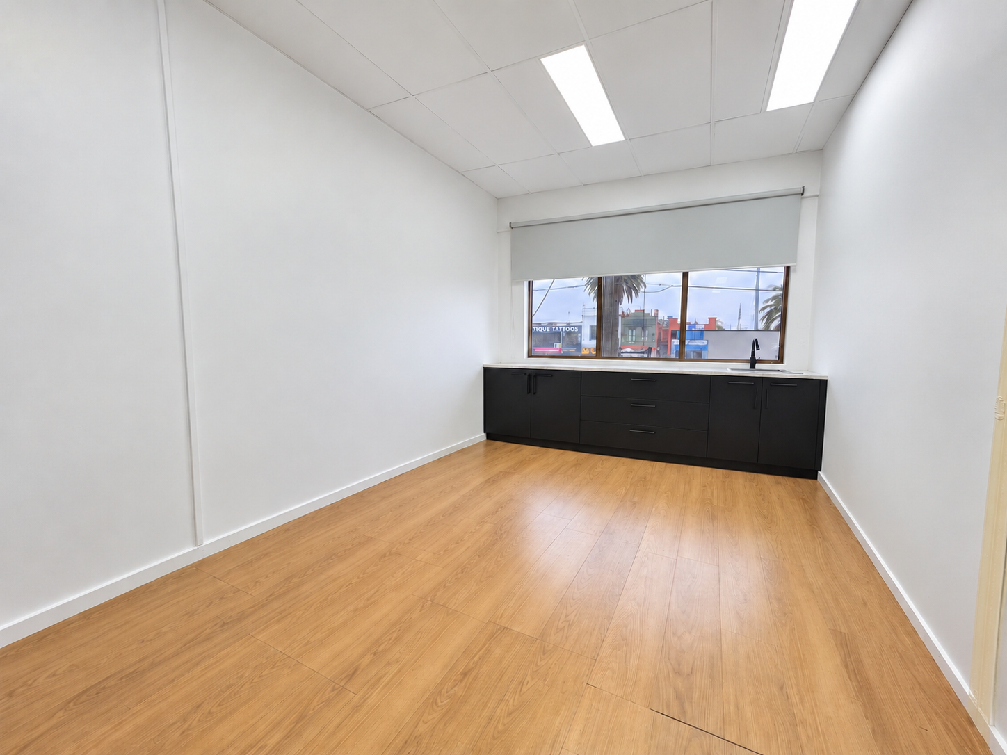 BEACHSIDE MAIN STREET  FIRST LEVEL - STREET FRONT OFFICE SPACES FOR LEASE