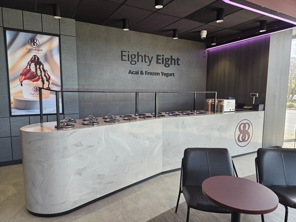 RETAIL FOOD OUTLET ON WYNNUM ROAD!