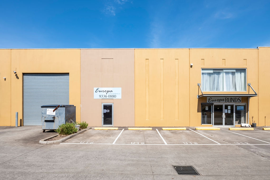 LARGE-SCALE WAREHOUSE, OFFICE & MEZZANINE FACILITY