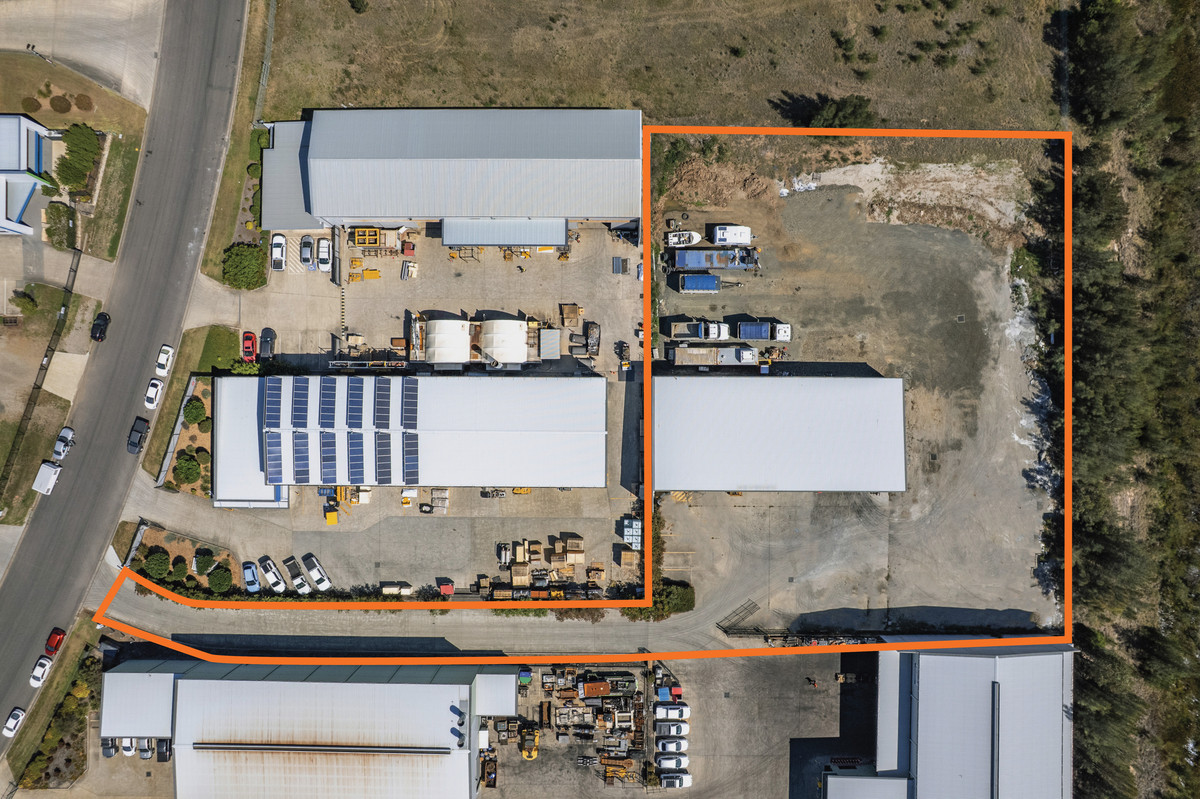 Workshop with extensive hardstand  5,191sqm site