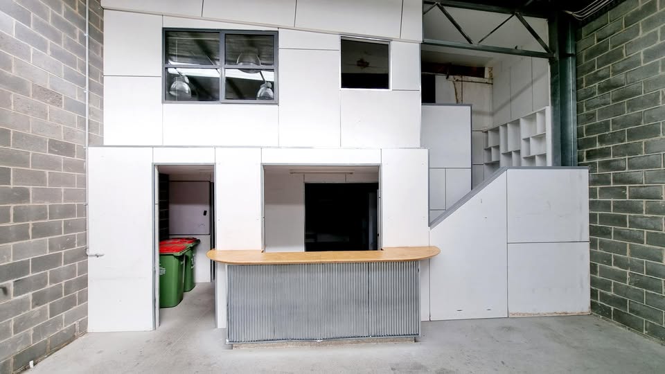 Versatile Industrial Warehouse | 4 Roller Doors
