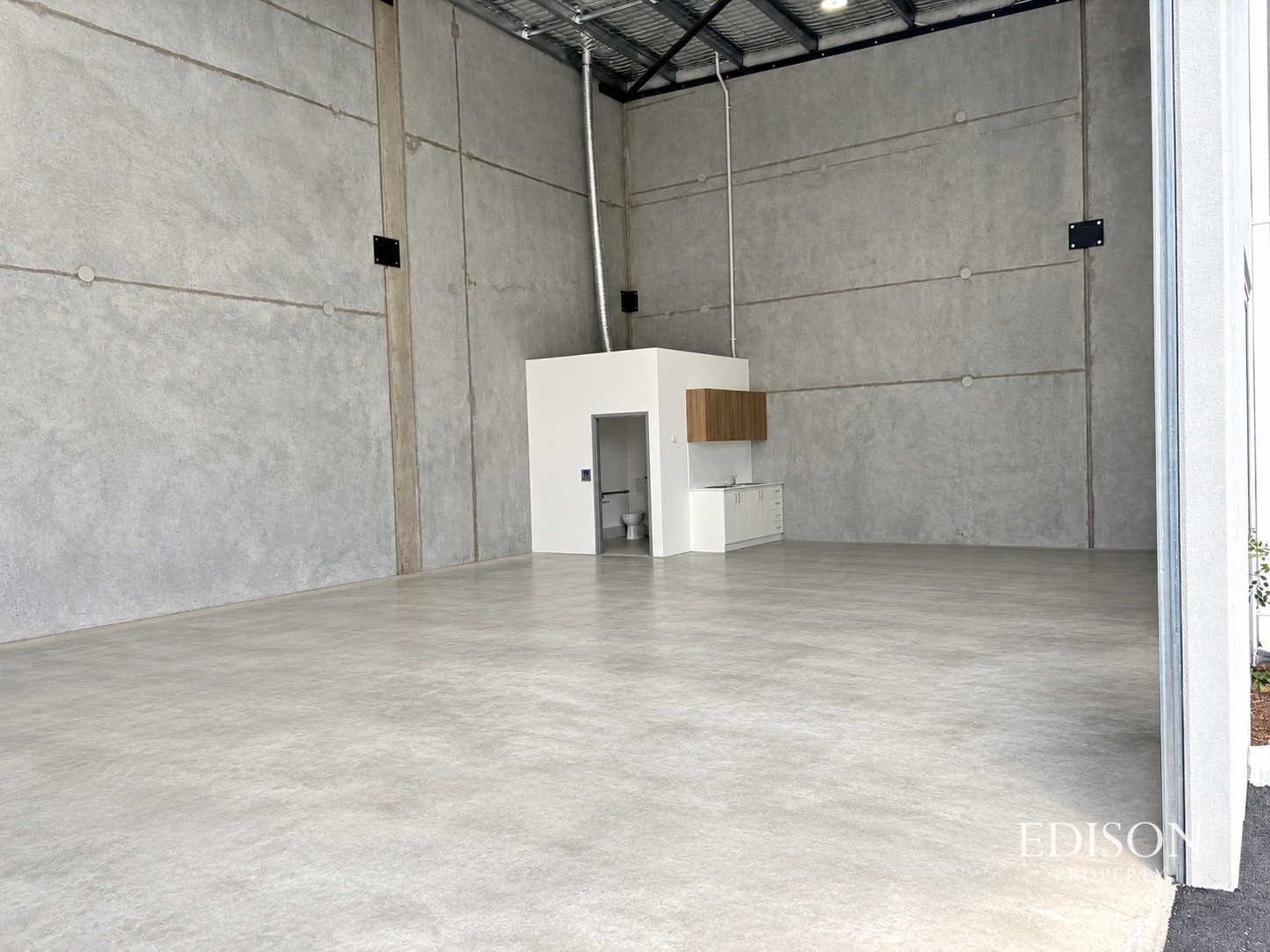 CHOICE OF TWO BRAND NEW WAREHOUSES - TONKIN PARK