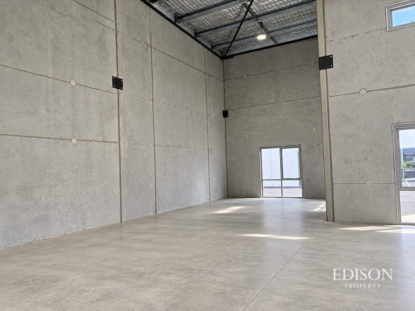 CHOICE OF TWO BRAND NEW WAREHOUSES - TONKIN PARK