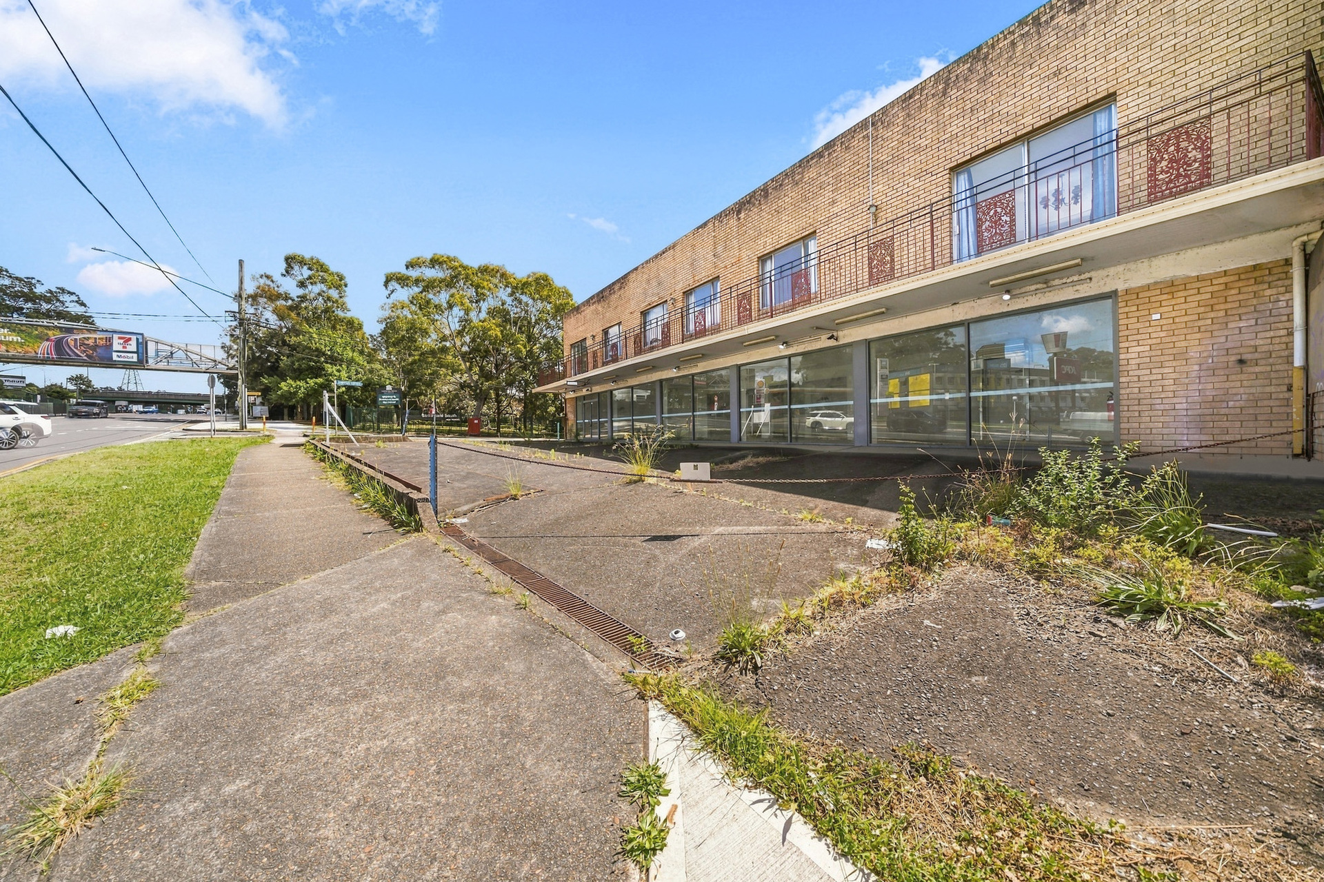 High-Exposure Corner Premises with Spacious Residence on 758.8sqm