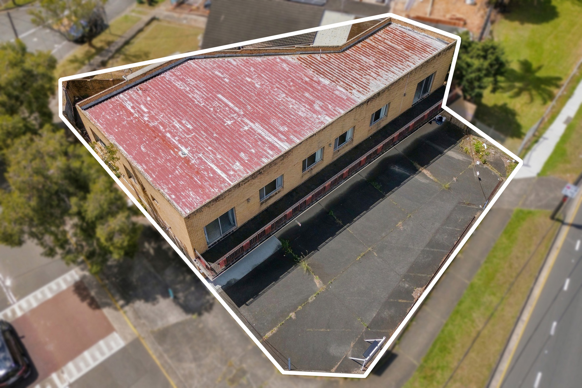 High-Exposure Corner Premises with Spacious Residence on 758.8sqm