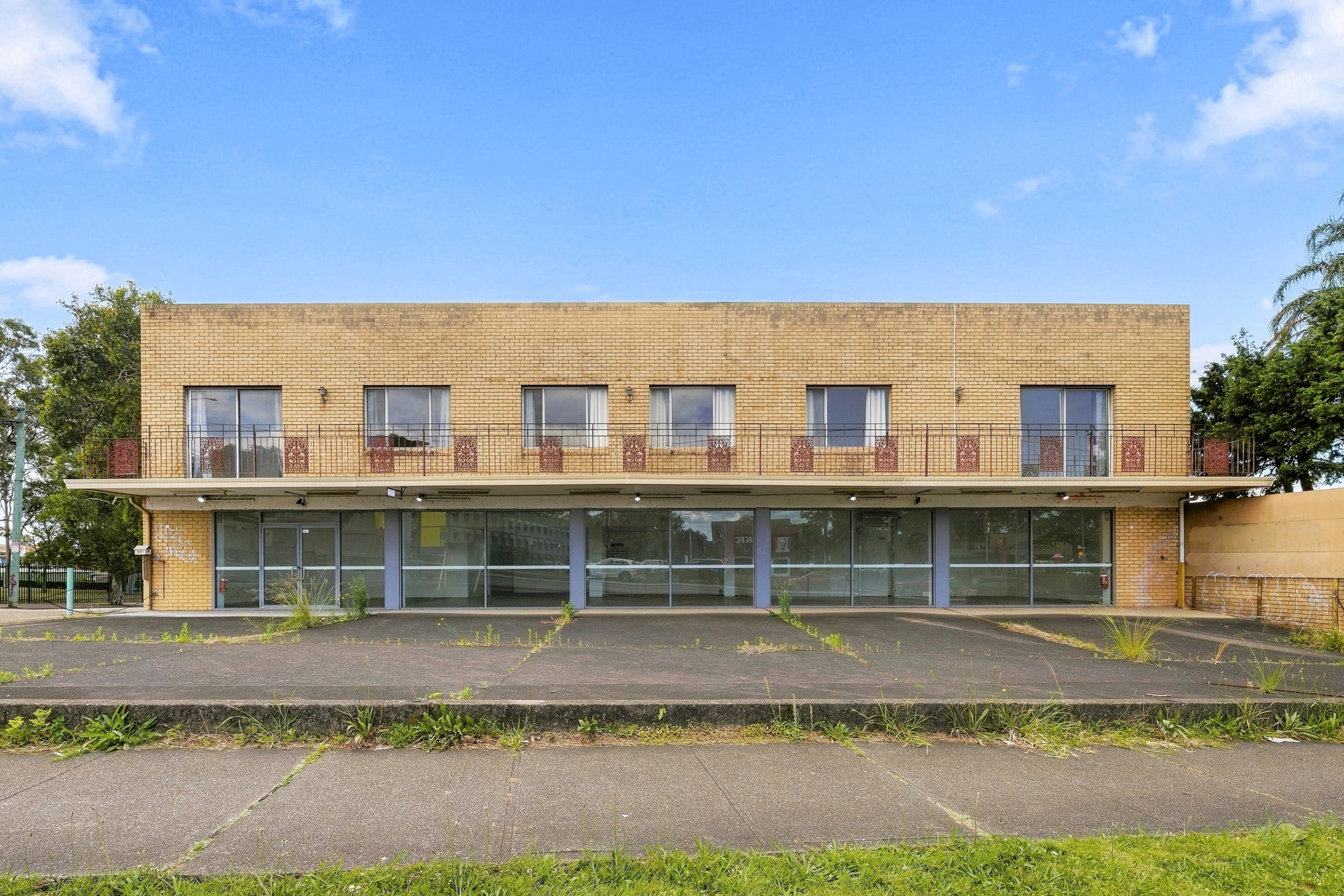 High-Exposure Corner Premises with Spacious Residence on 758.8sqm