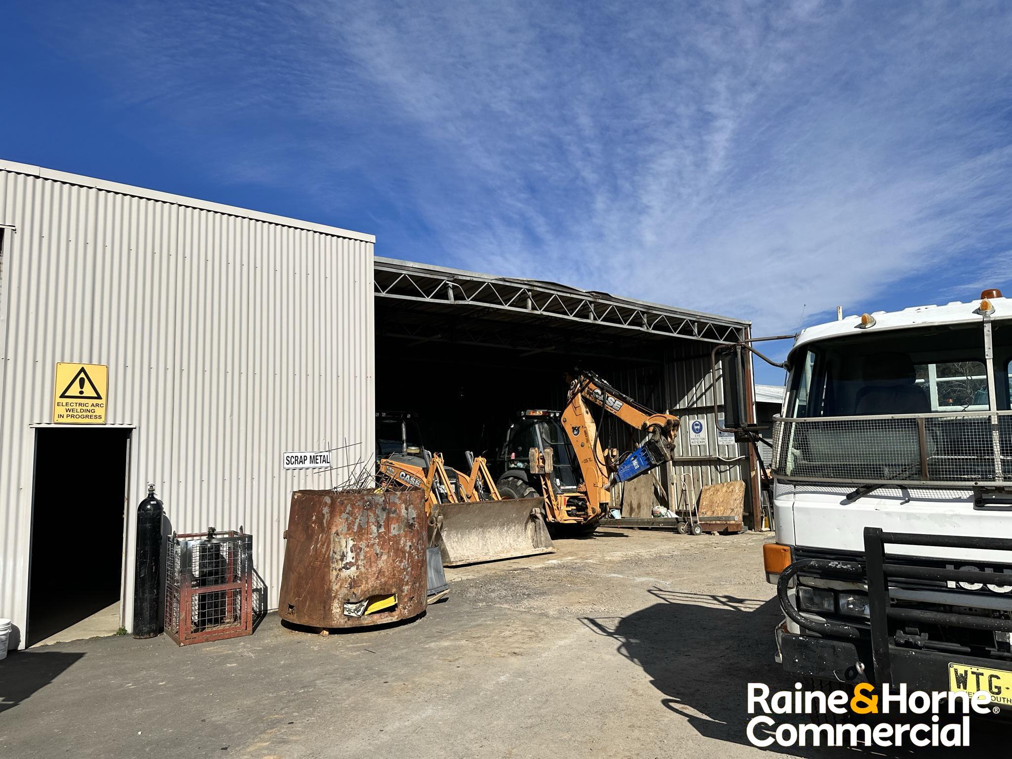 Industrial Property with Versatile Facilities