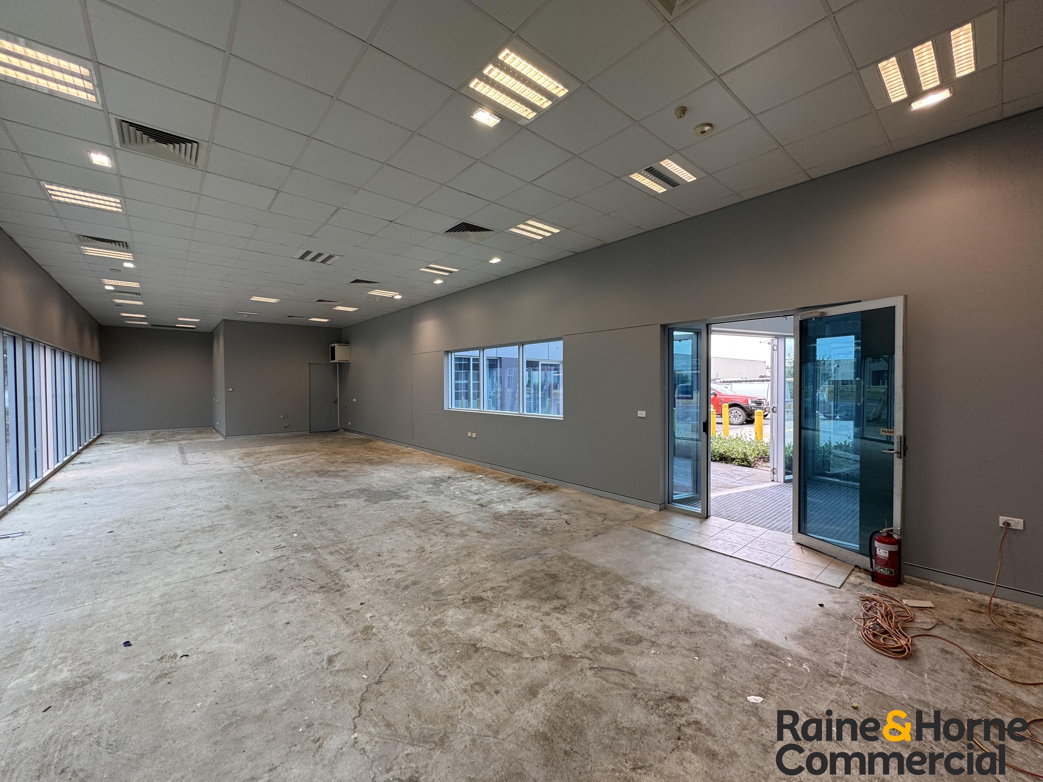 Modern Office & Showroom Opportunity in Fantasitc Tuggeranong Location