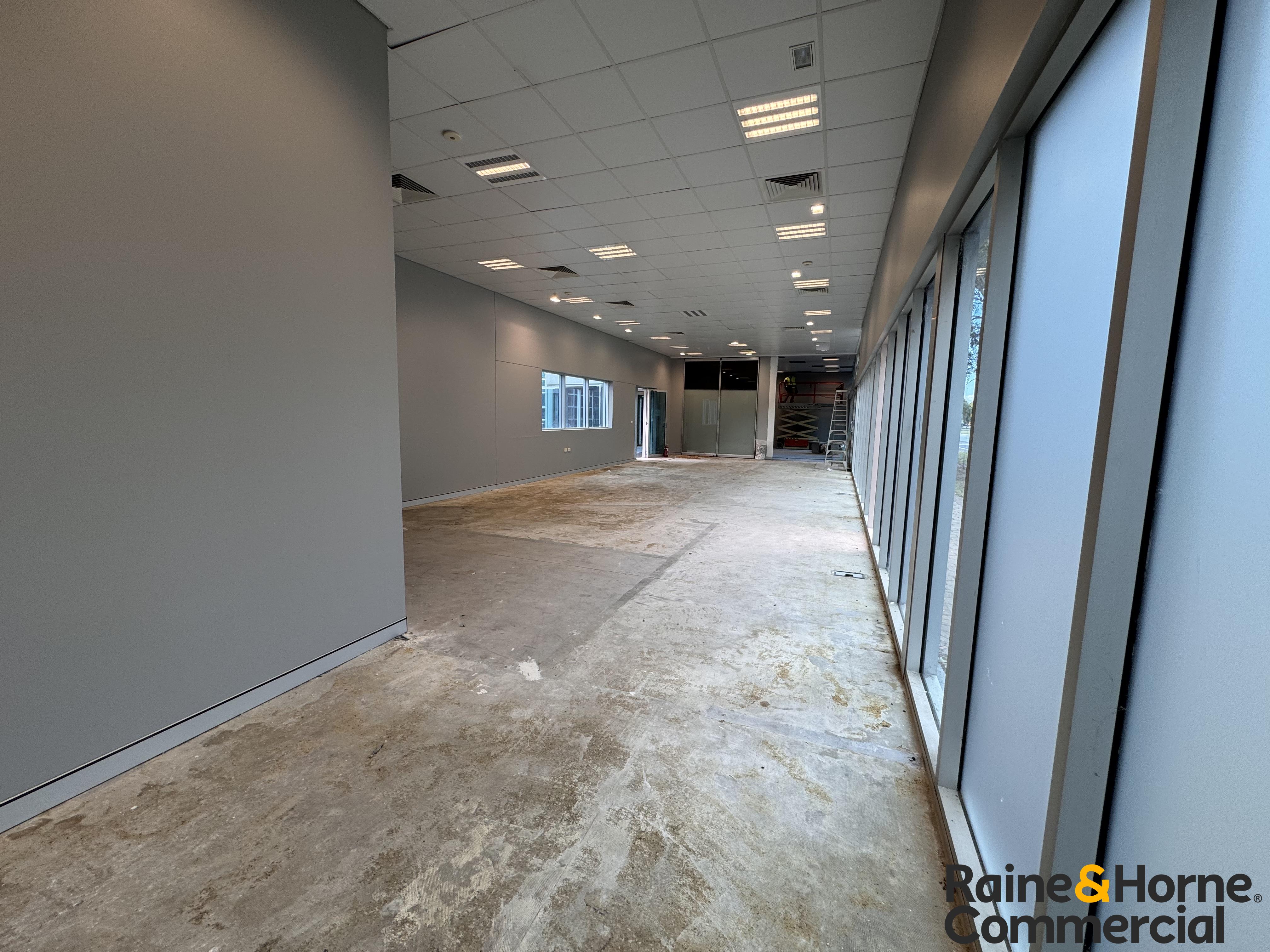 Modern Office & Showroom Opportunity in Fantasitc Tuggeranong Location