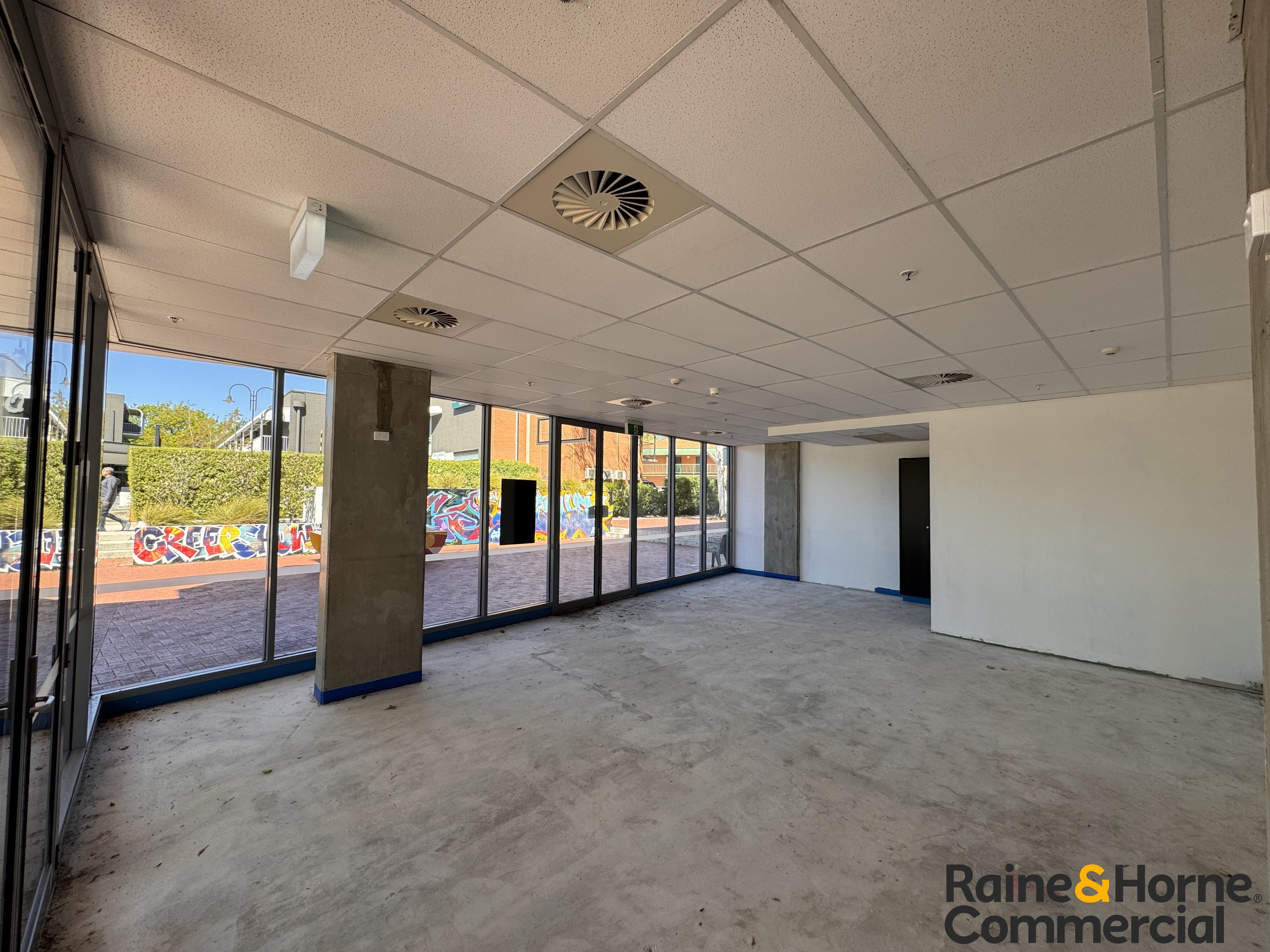 Fantastic Retail/Hospitality Opportunity with Large Outdoor Area