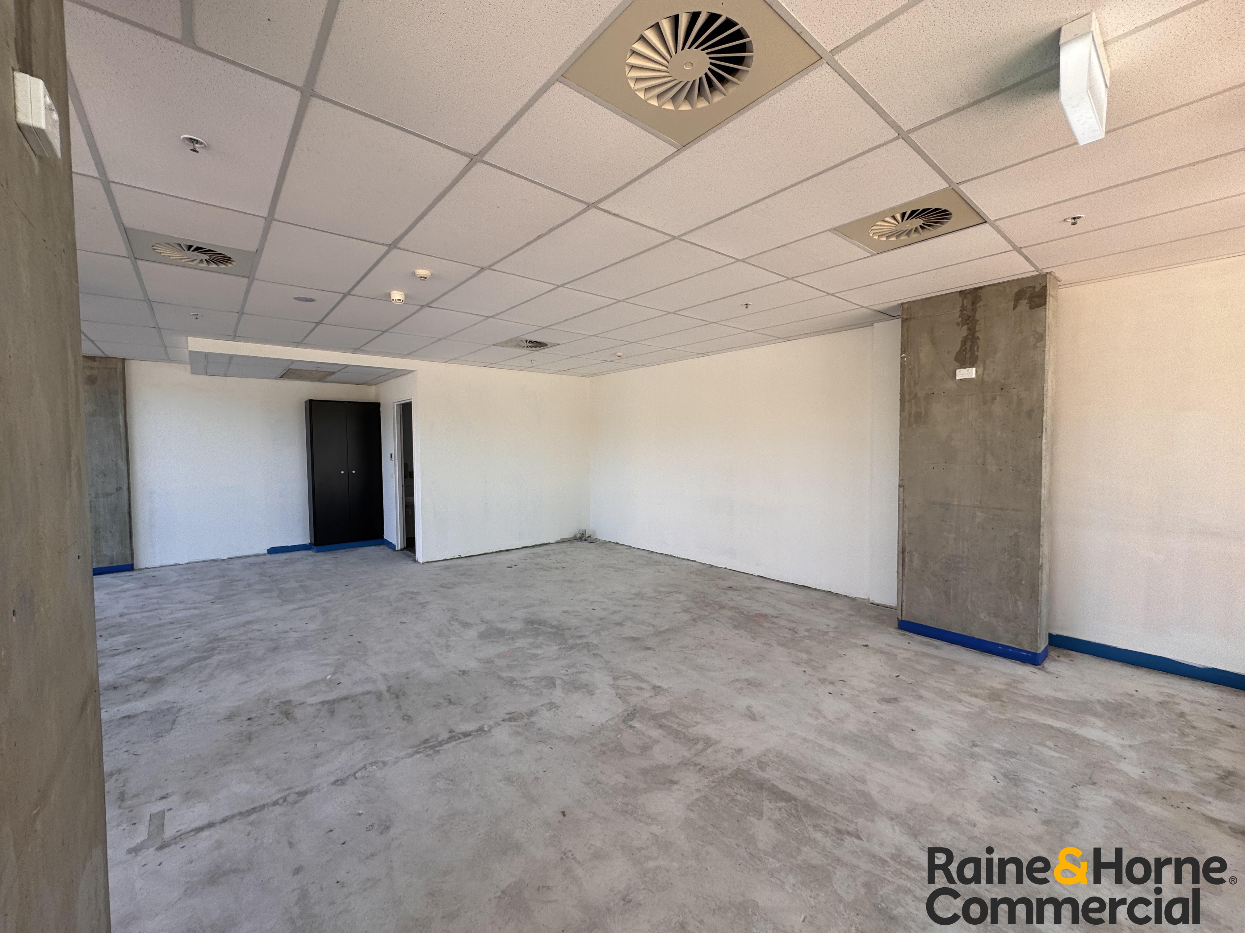 Fantastic Retail/Hospitality Opportunity with Large Outdoor Area