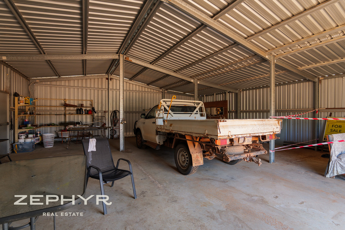 Off-Grid Living in a Sandalwood Sanctuary - Cramphorne/Narambeen