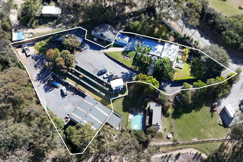 4 BEDROOM HOME + INDUSTRIAL SIZED SHED: IDEAL HOBBY SITE OR WORK-FROM-HOME SOLUTION