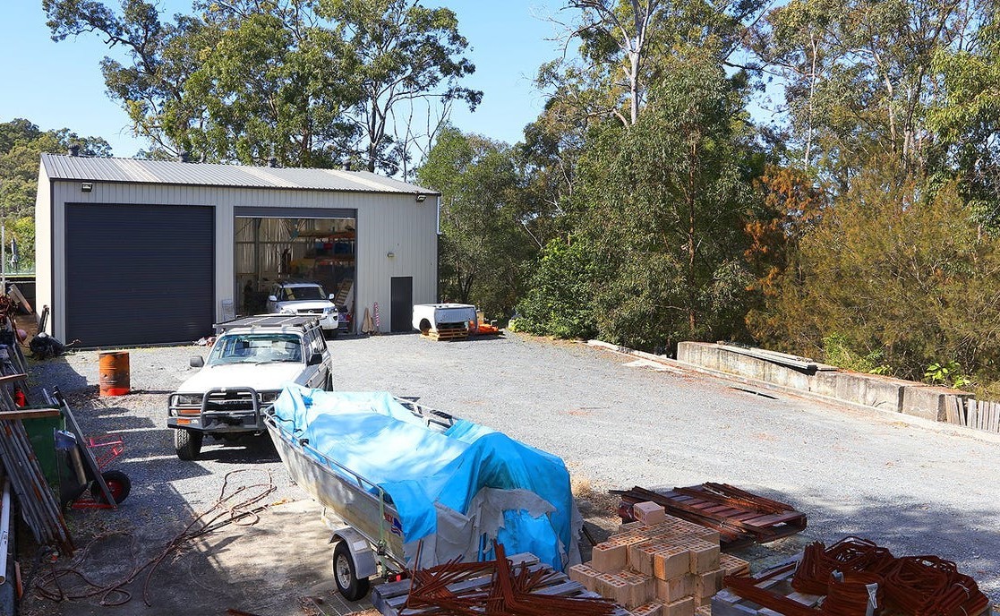 4 BEDROOM HOME + INDUSTRIAL SIZED SHED: IDEAL HOBBY SITE OR WORK-FROM-HOME SOLUTION