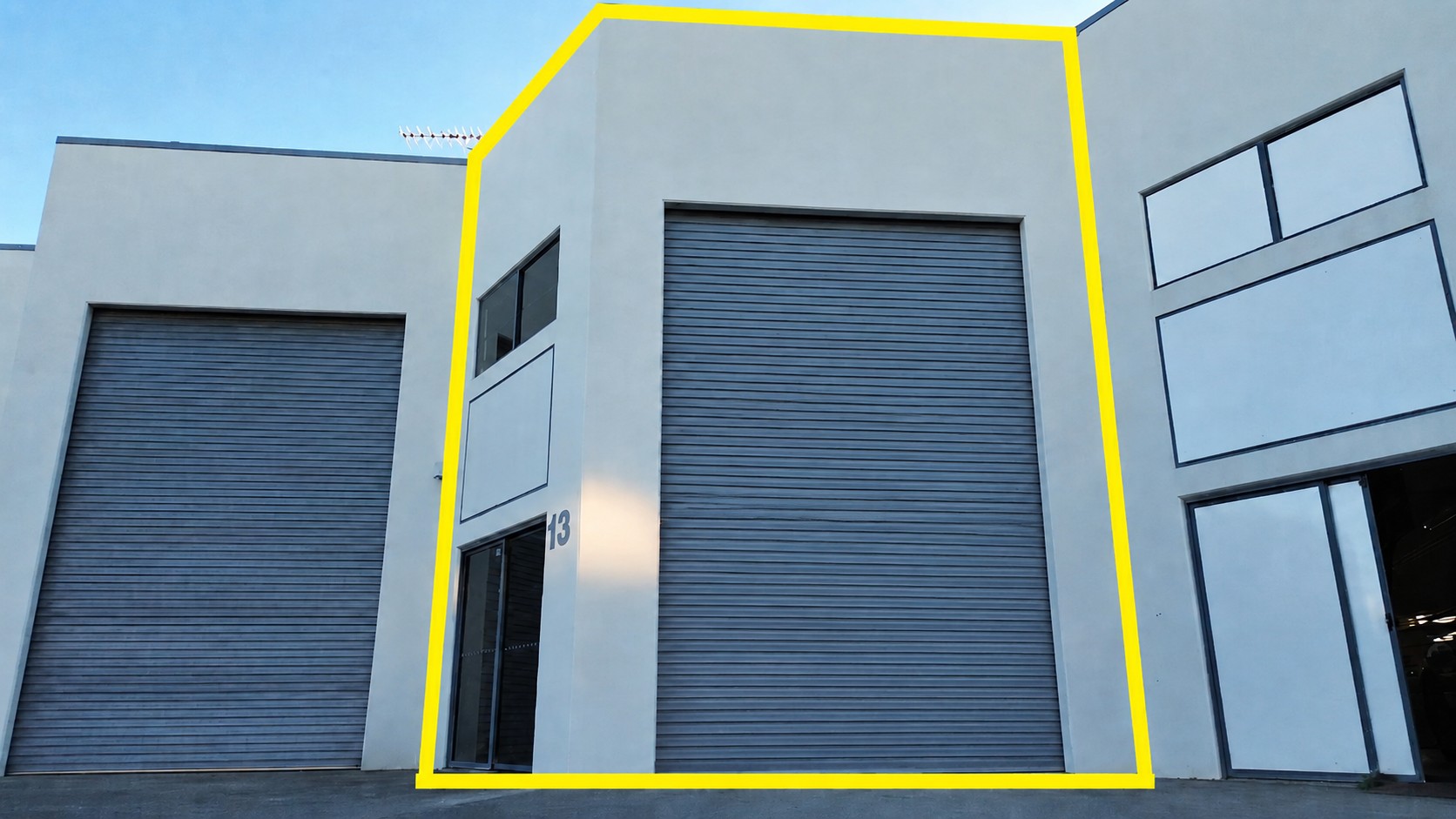 PRICE REDUCED - FACTORY / WAREHOUSE IN PRIME BRISBANE ROAD LOCATION
