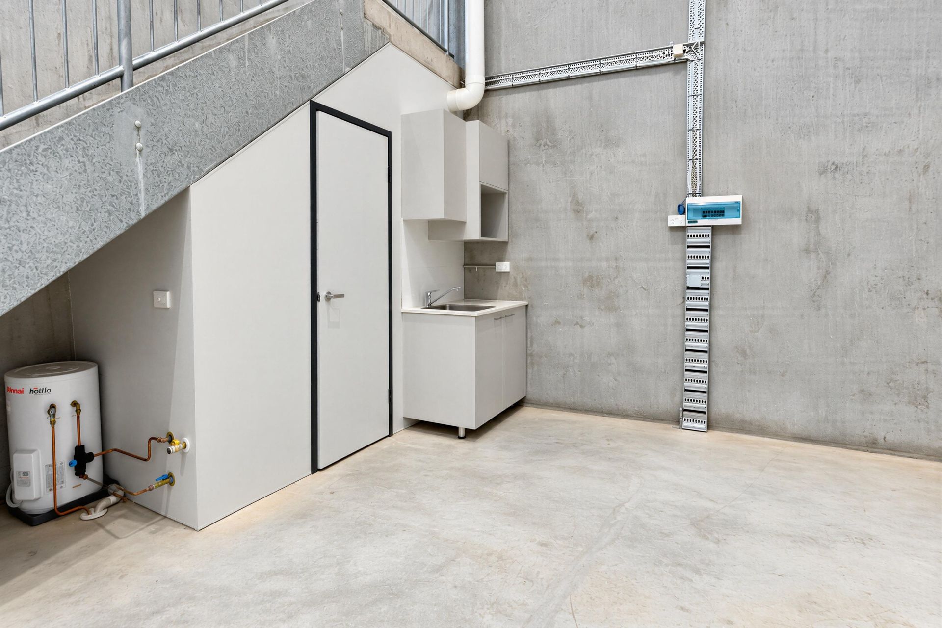 High-Clearance Office/Warehouse in BIZ Homebush