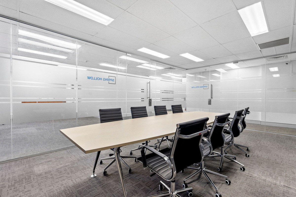 MOVITATED SELLER Fitted 154sqm unit | Two car parks. Oxford Centre Spring Hill