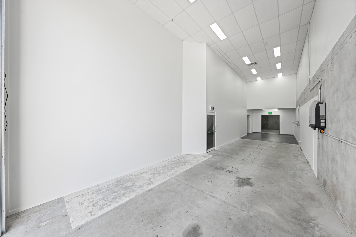 VACANT POSSESSION | HIGH-SPEC COMMERCIAL FACILITY