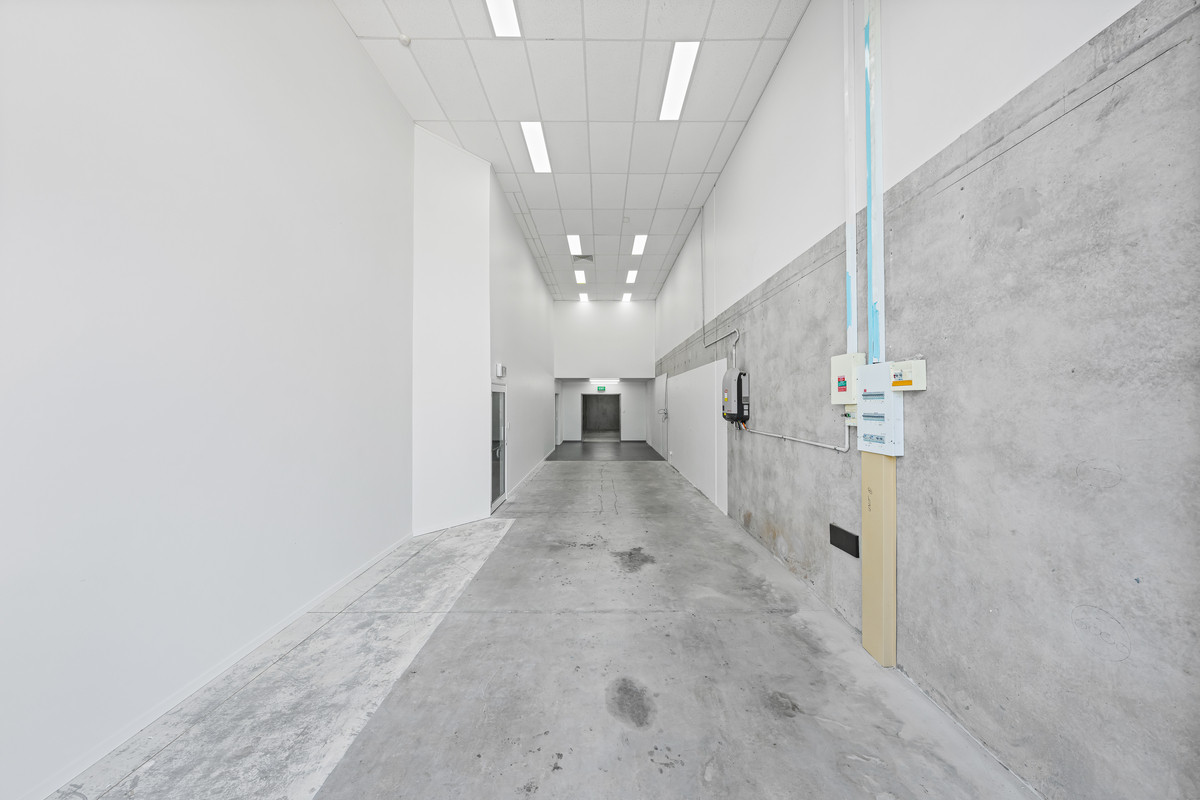 VACANT POSSESSION | HIGH-SPEC COMMERCIAL FACILITY