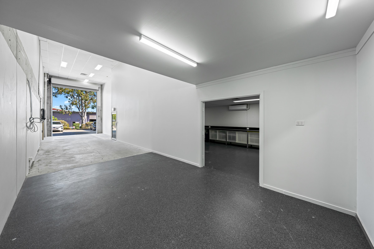VACANT POSSESSION | HIGH-SPEC COMMERCIAL FACILITY