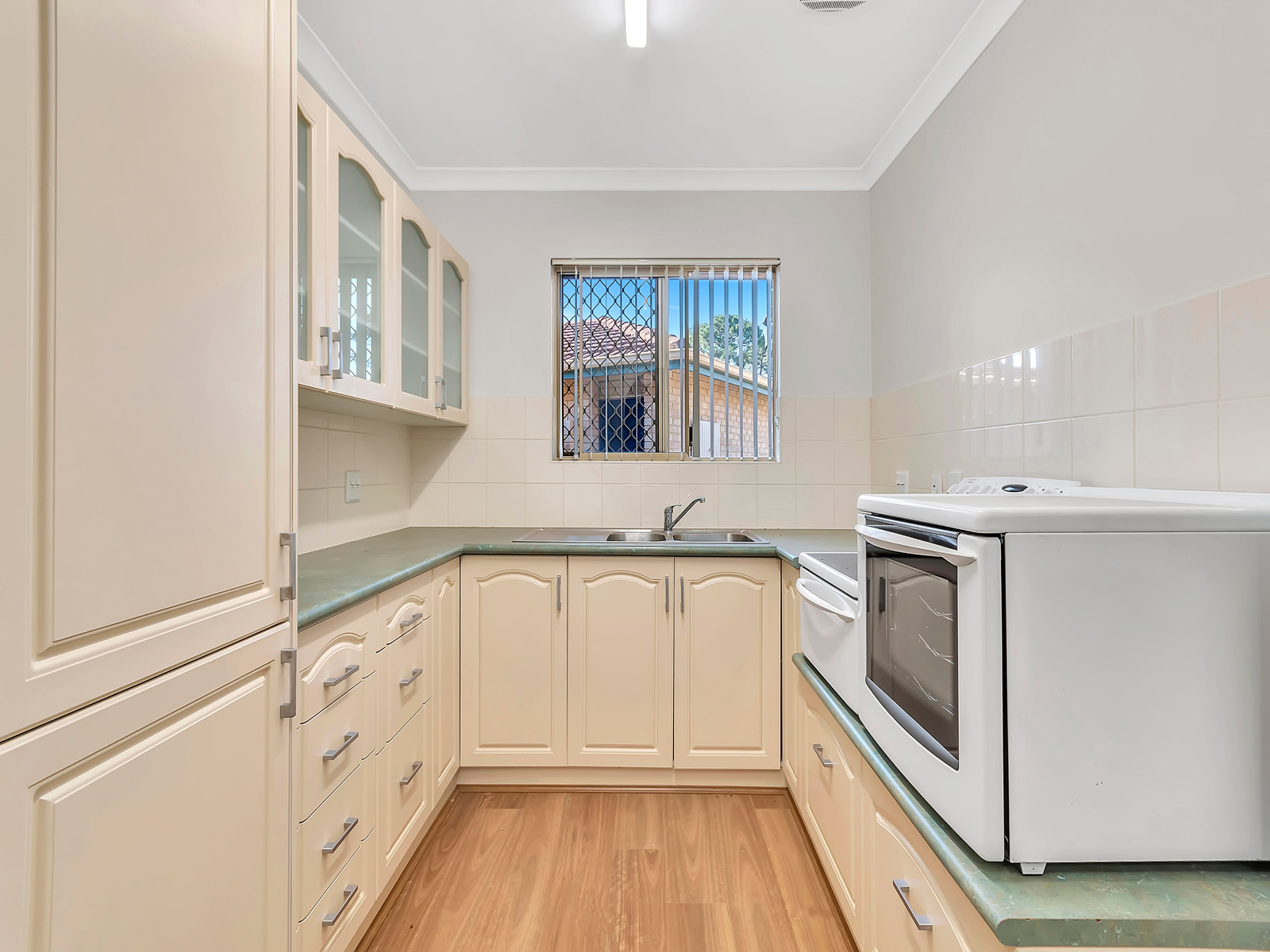 Villa 40 16 Morrison Street Como5
