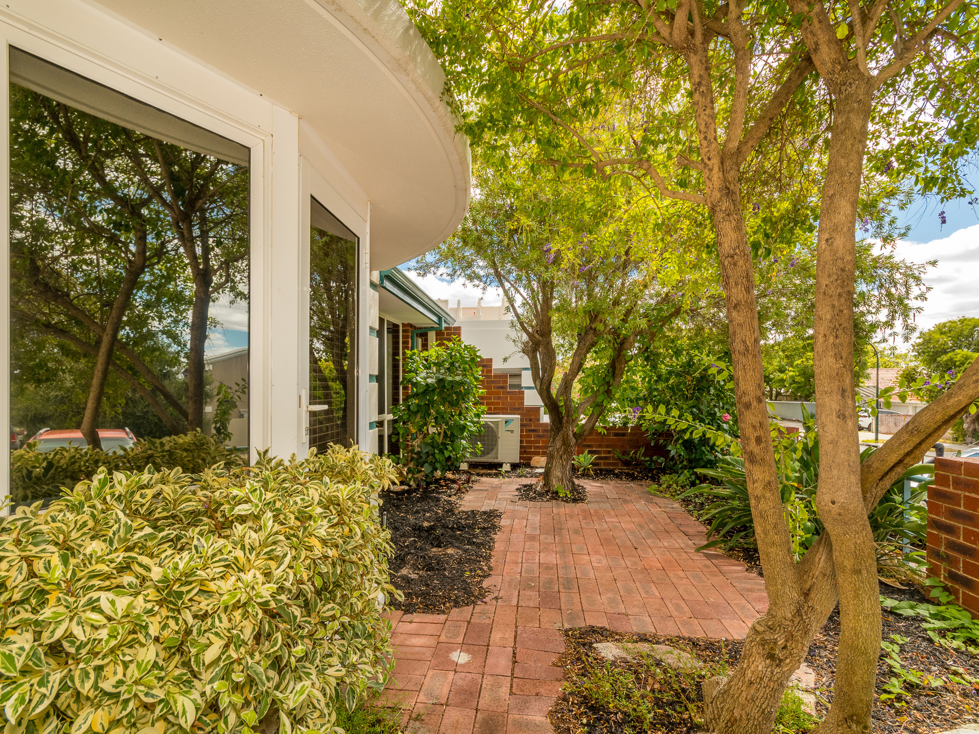 005 Open2view ID1000627 Unit 2 9 Ridge Street South Perth