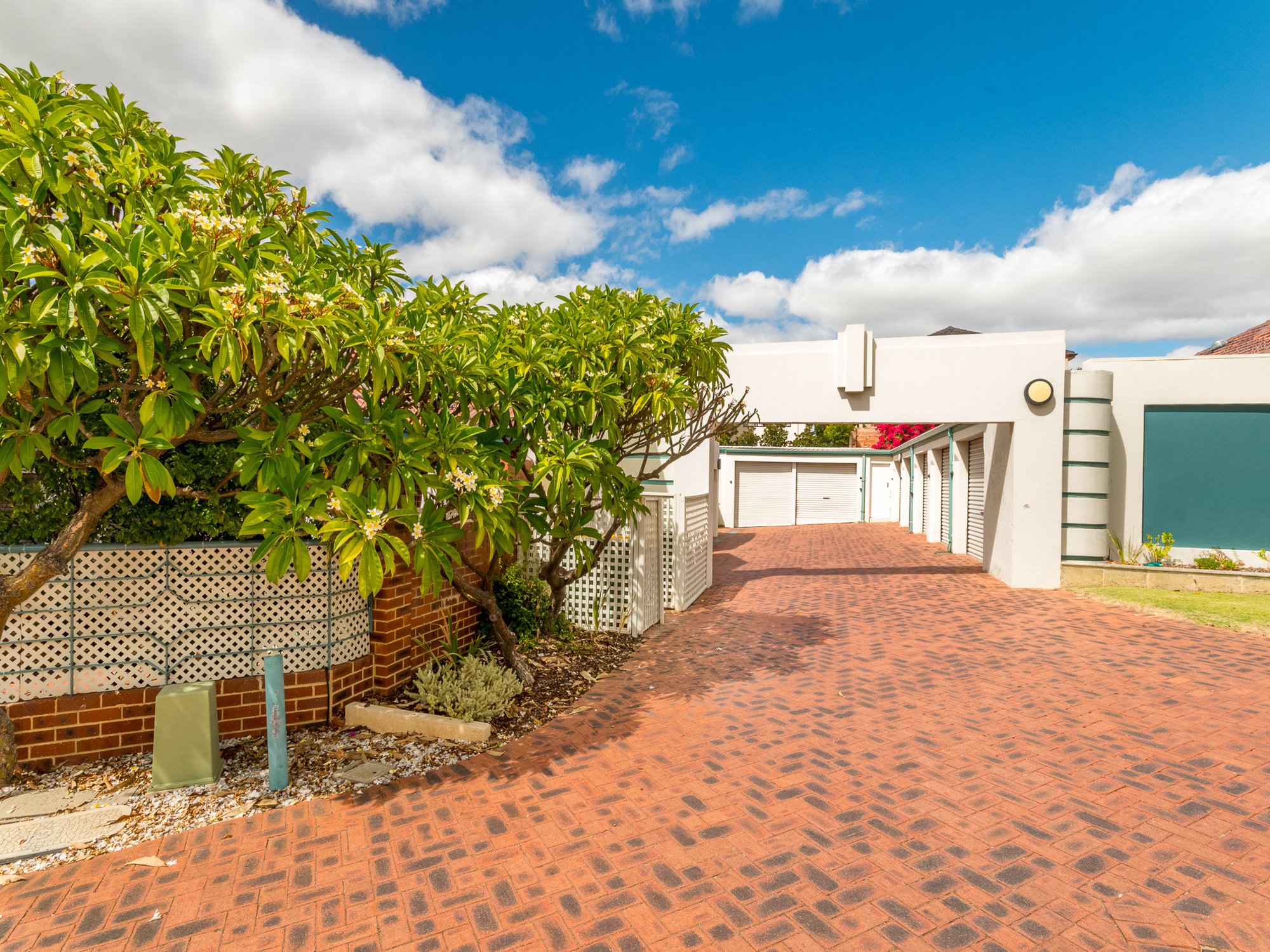 029 Open2view ID1000627 Unit 2 9 Ridge Street South Perth