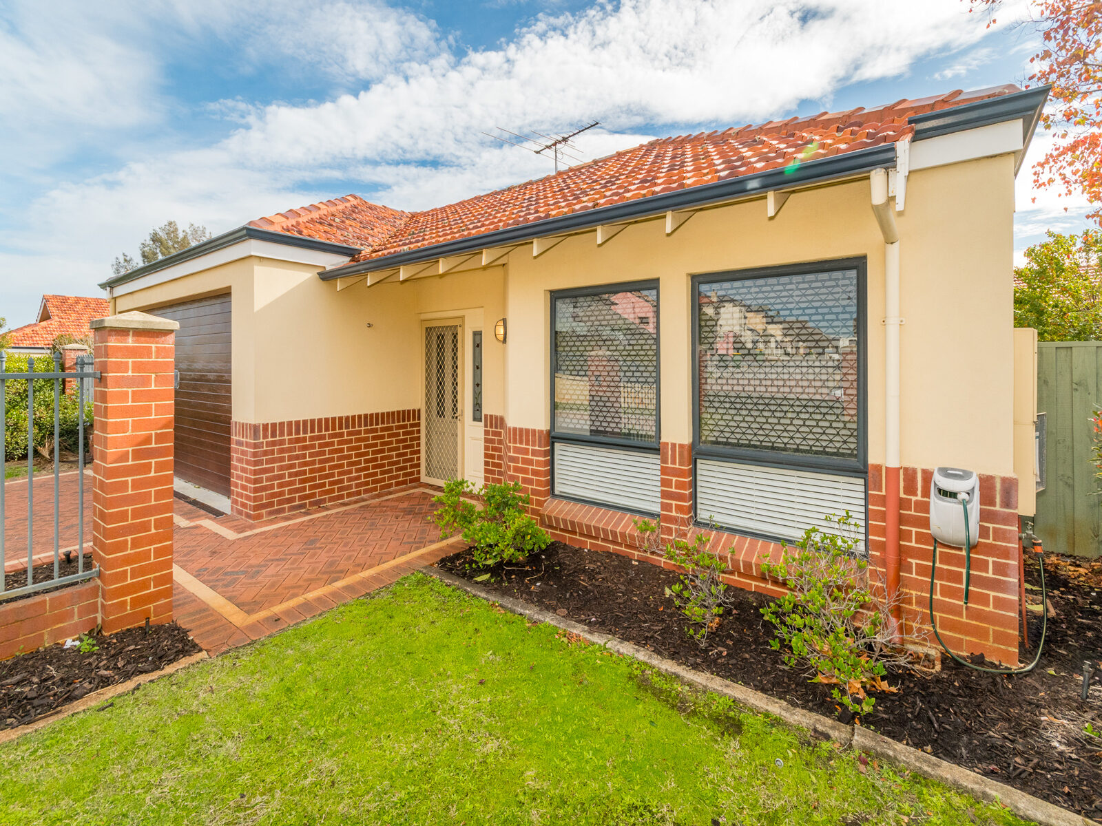 Rare Opportunity to purchase into the Popular Peter Arney Retirement Living Complex! Relax and Enjoy Your New Low Maintenance Home!