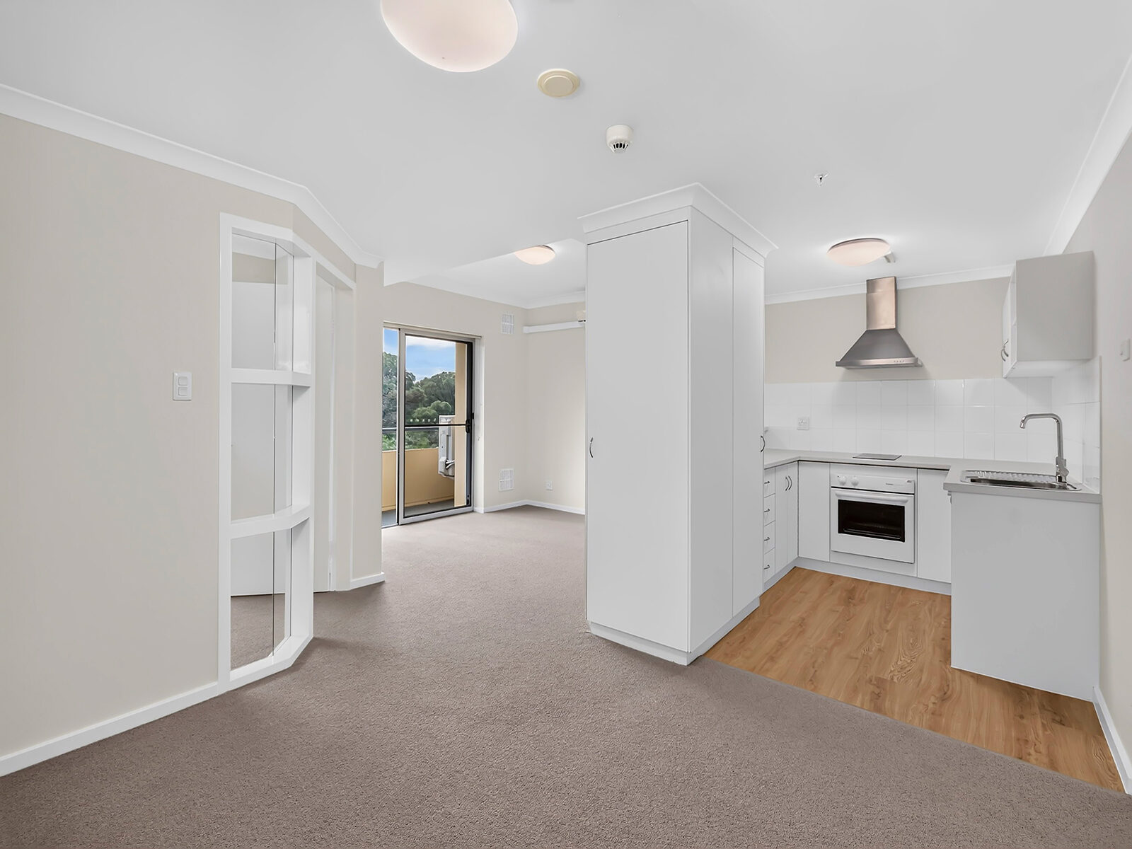 Stylish 1 Bedroom + Study Apartment in the Heart of Moline Village, Karrinyup
