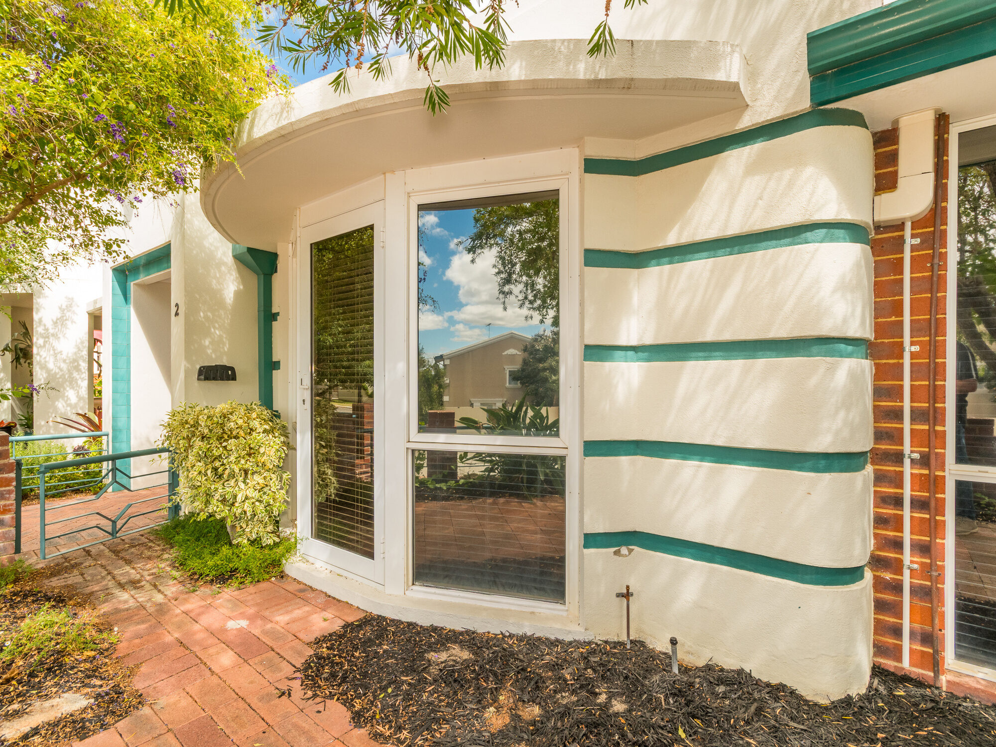 UNDER OFFER -Villa 2 St Mary's Close. Stylish fully refurbished 3 Bedroom Villa in beautiful South Perth.