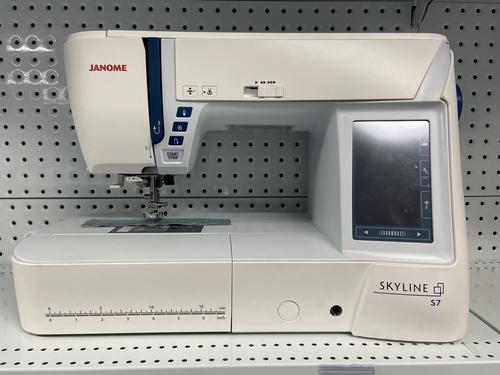 Janome Skyline S7