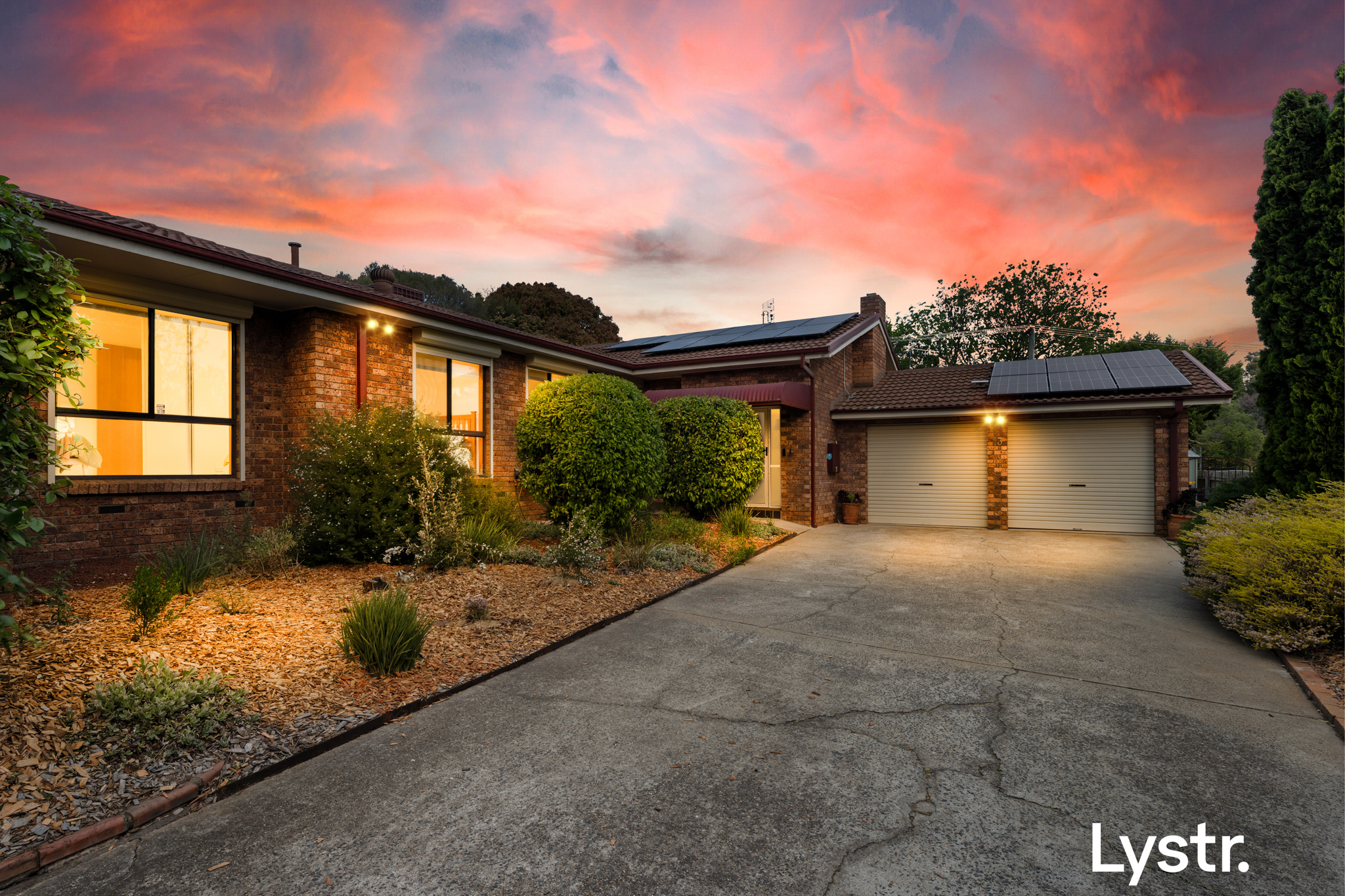 Property photo 2 of 15 for 13 Bruxner Close, Gowrie ACT 2904