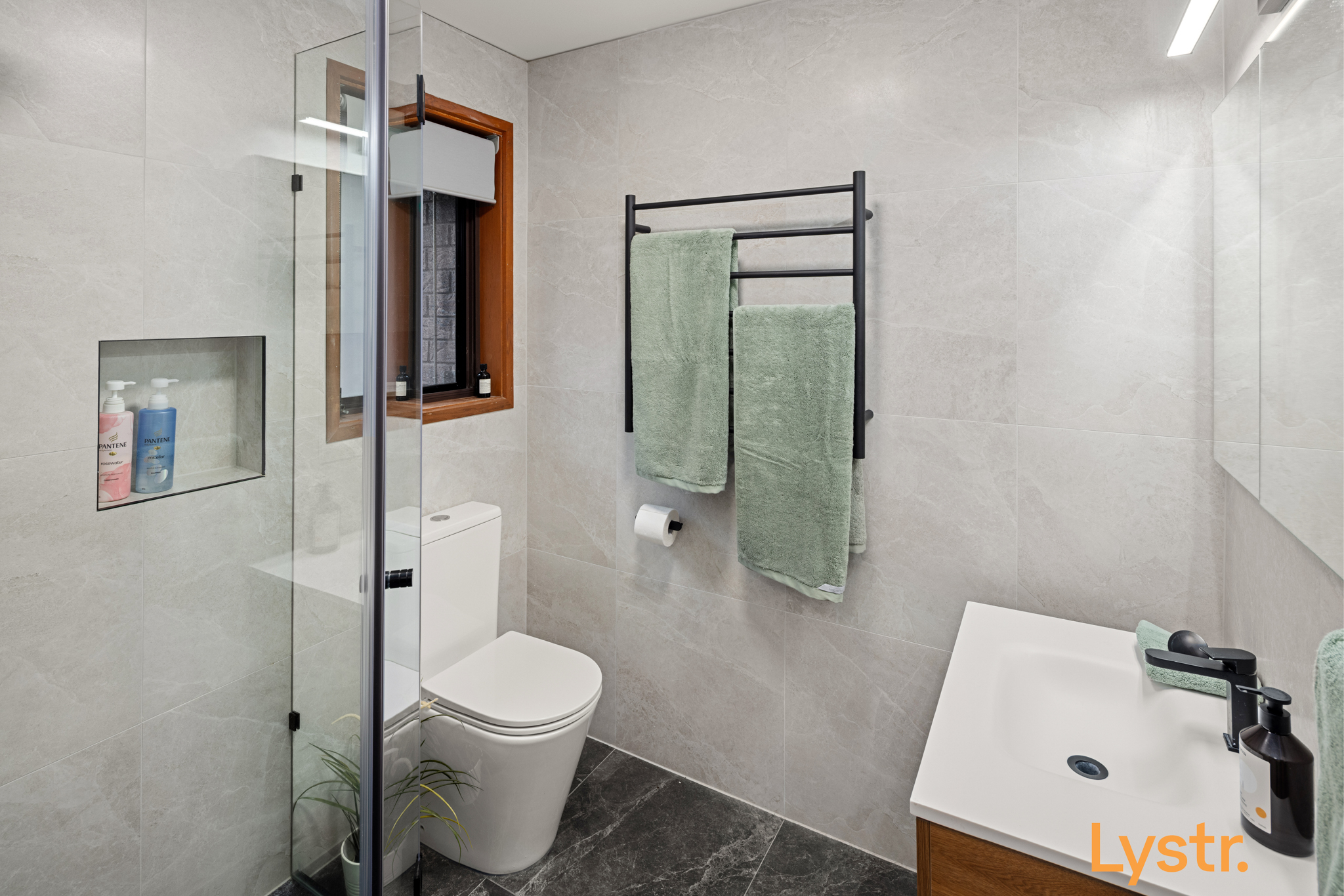 Property photo 9 of 15 for 13 Bruxner Close, Gowrie ACT 2904