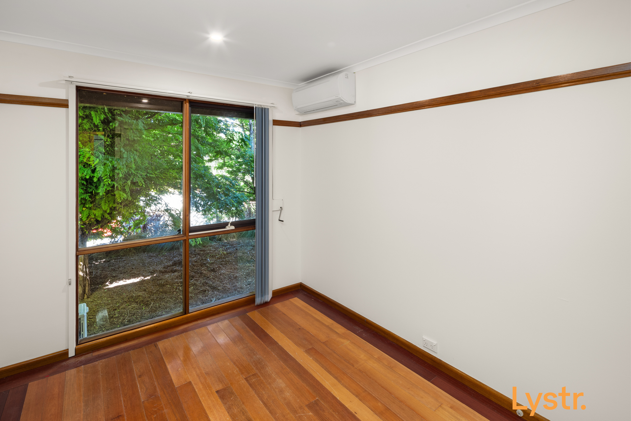 Property photo 6 of 12 for 2 Gannon Place, Charnwood ACT 2615
