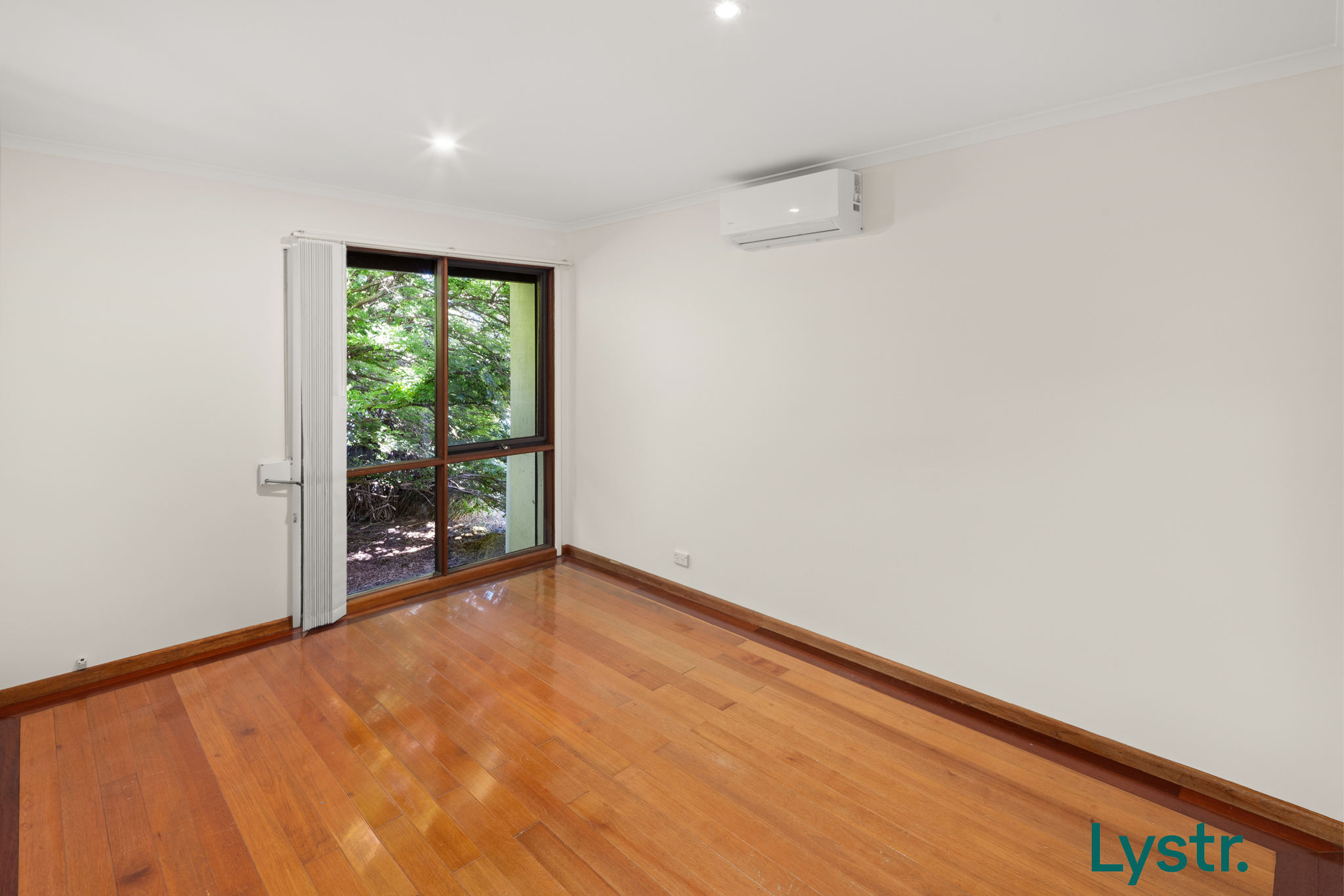 Property photo 5 of 12 for 2 Gannon Place, Charnwood ACT 2615