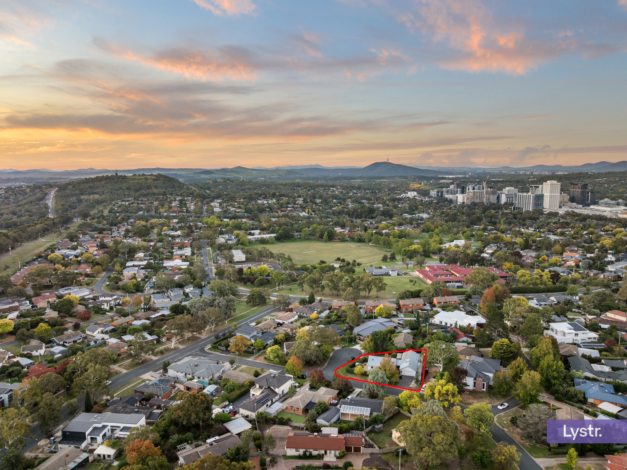Property photo 21 of 25 for 7 Threlfall Street, Chifley ACT 2606