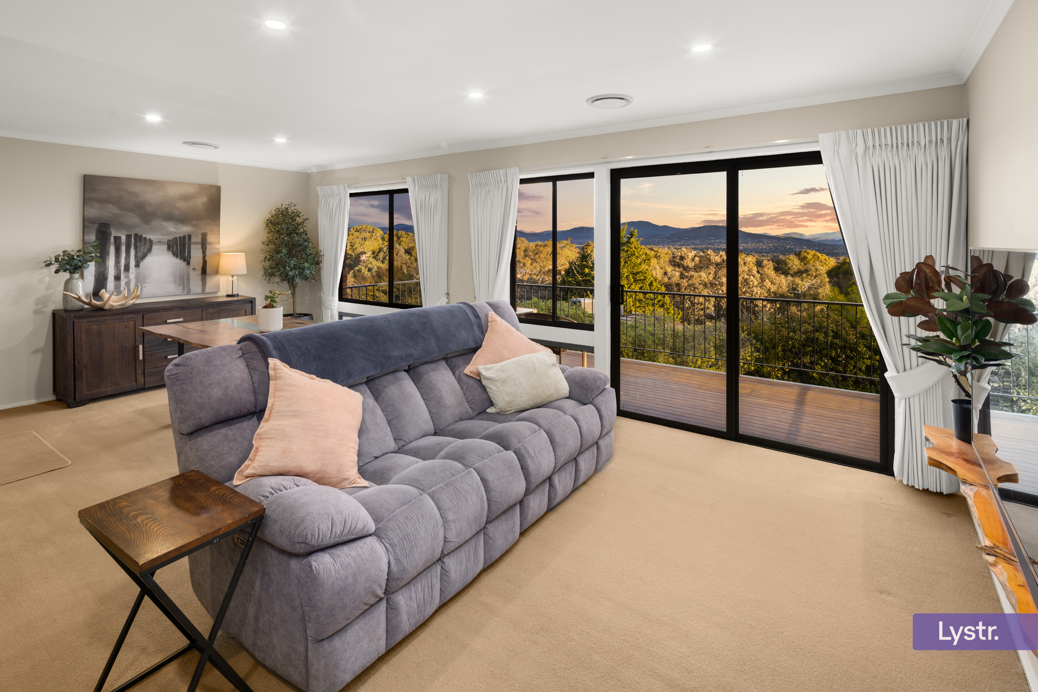 Property photo 3 of 15 for 4 Harker Place, Wanniassa ACT 2903
